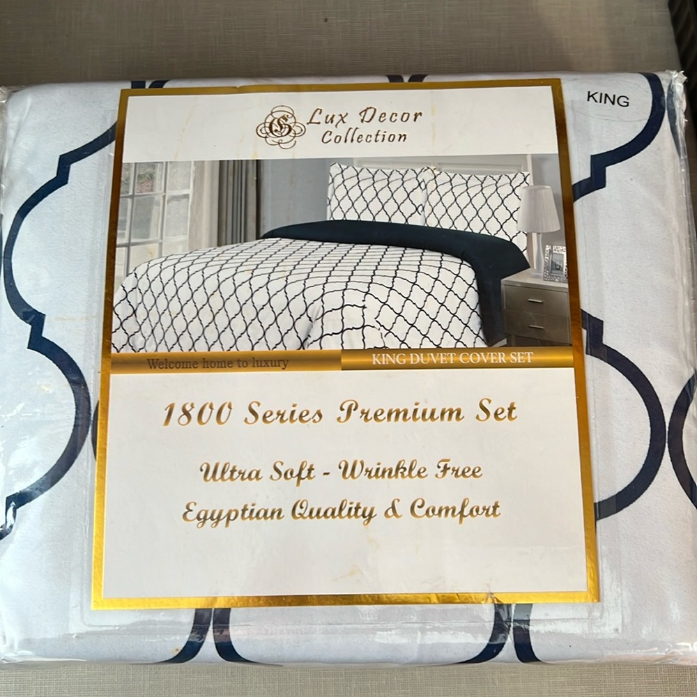 Blue and white duvet set